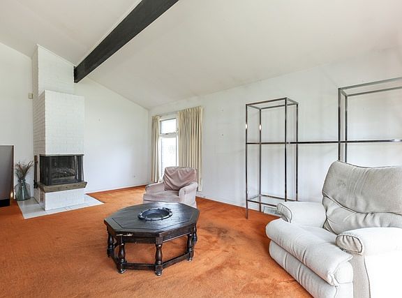 2nd image of 619 Hyacinth Pl