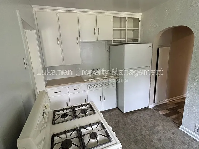 1410 Oak St #1 — Photo 12