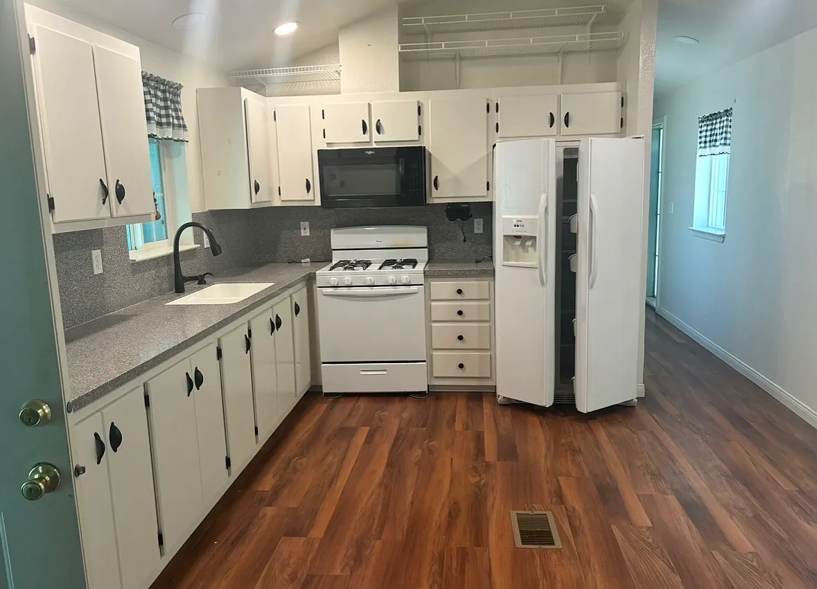 2 bed, 784 sqft, $1,550 — Photo 1