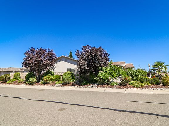 3rd image of 398 Marigold Ln