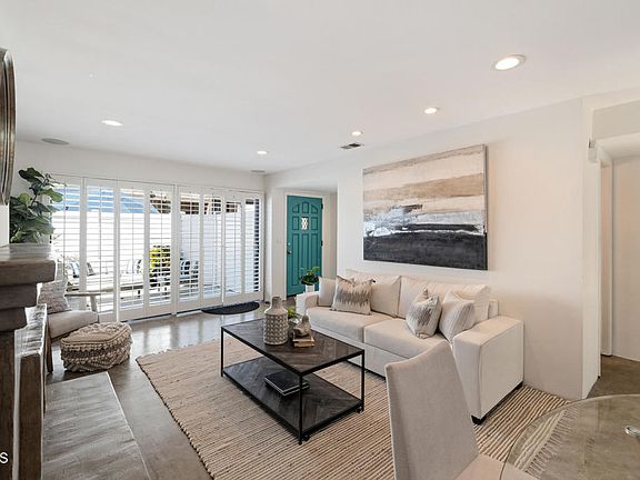 3rd image of 1140 Manhattan Beach Blvd APT D