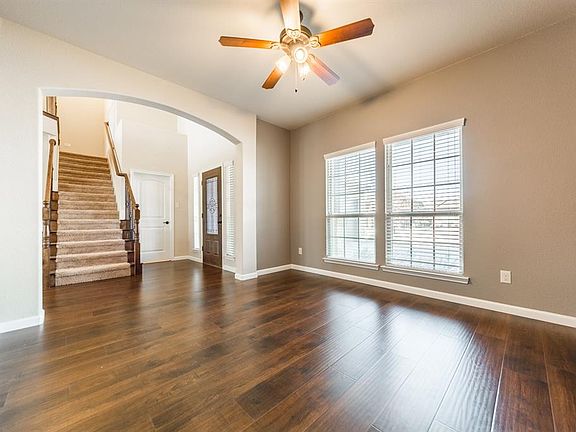 4th image of 1457 Clayton Ln