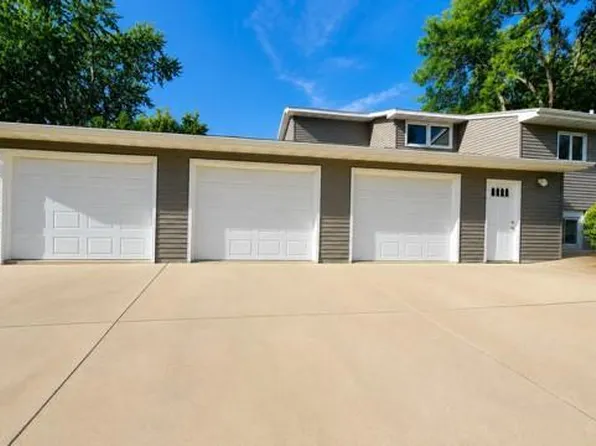 3024 Crescent Ln NW, Rochester, MN 55901