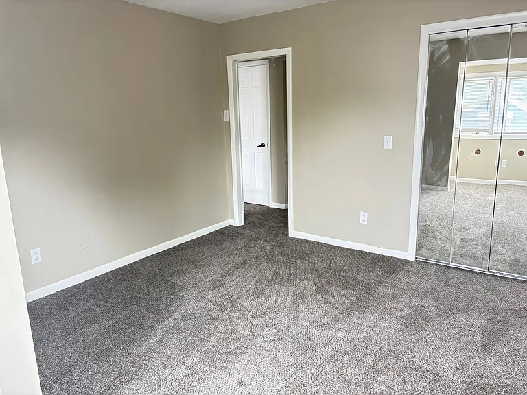 Hillside Apartments — Photo 14