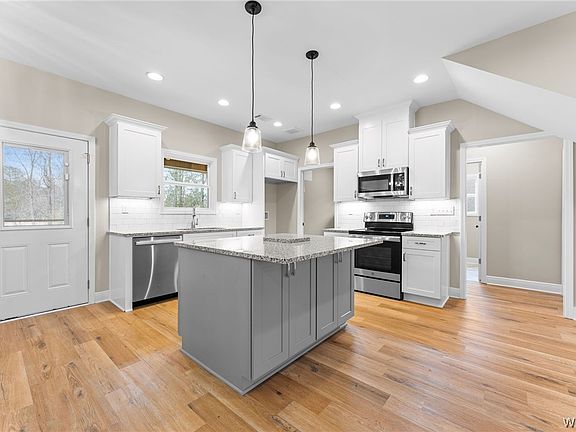 4th image of 2801 Stardust Dr