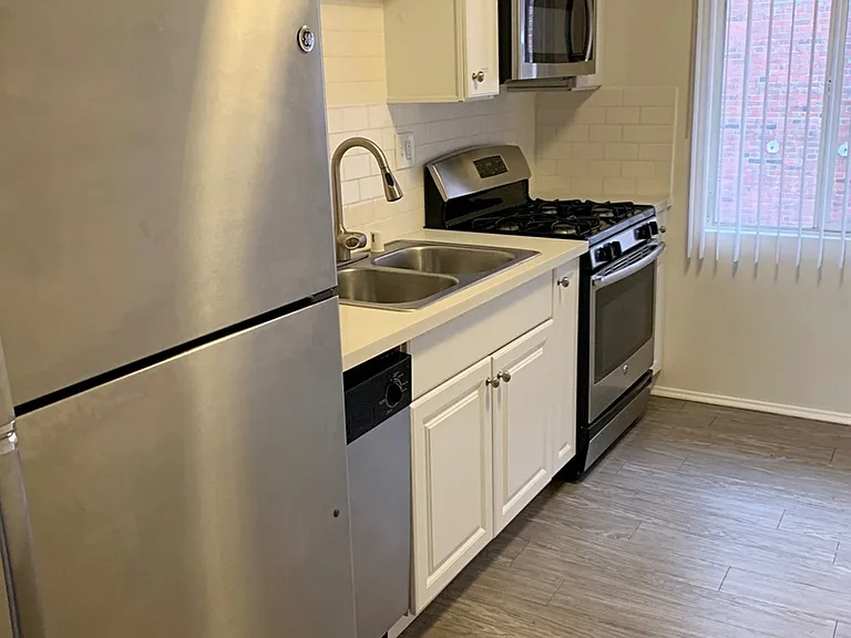 1033 S Westlake Ave — Photo 8