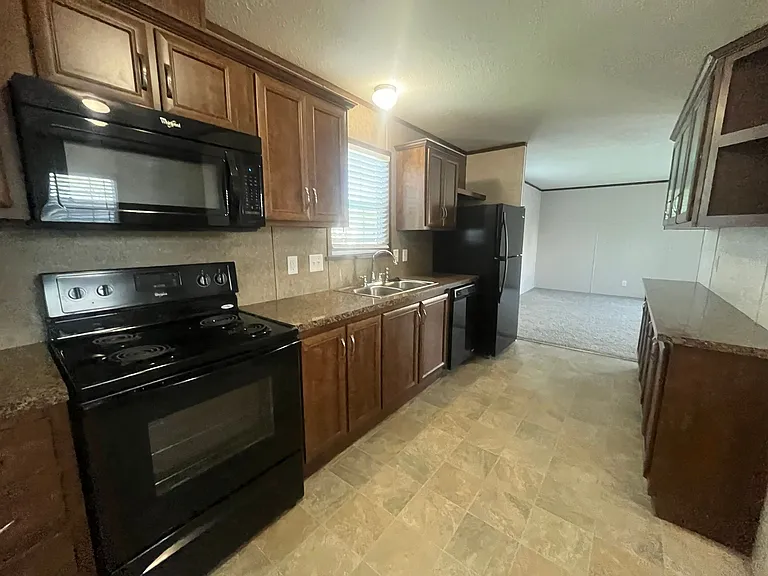 Lakeview Terrace — Photo 14