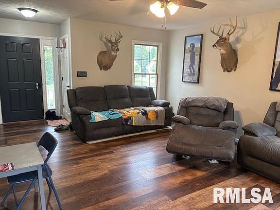 5th image of 16 Fox Hill Dr