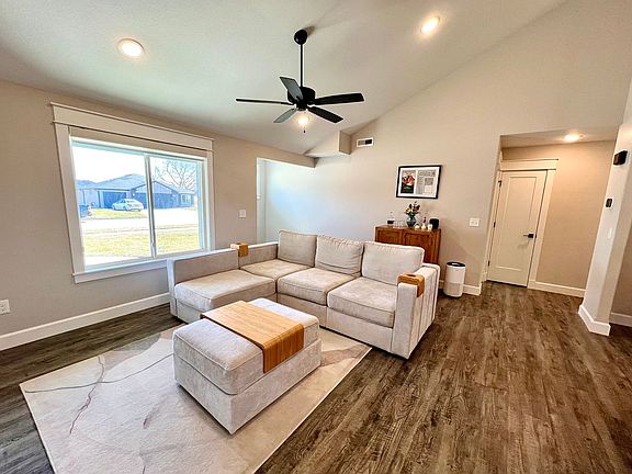 5th image of 4912 Plumthicket Dr