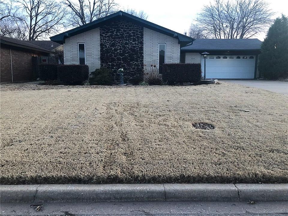 1st image of 404 SW 62nd St