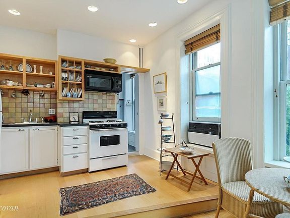 2nd image of 717 Washington St #3W