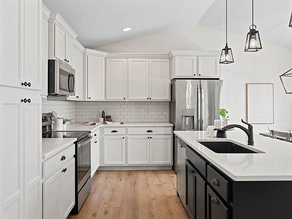 5th image of 2119 NW Reinhart Dr
