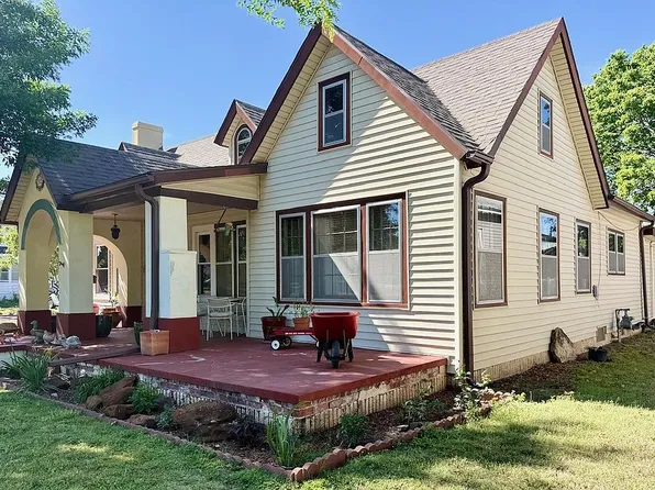 2622 16th St, Great Bend, KS 67530