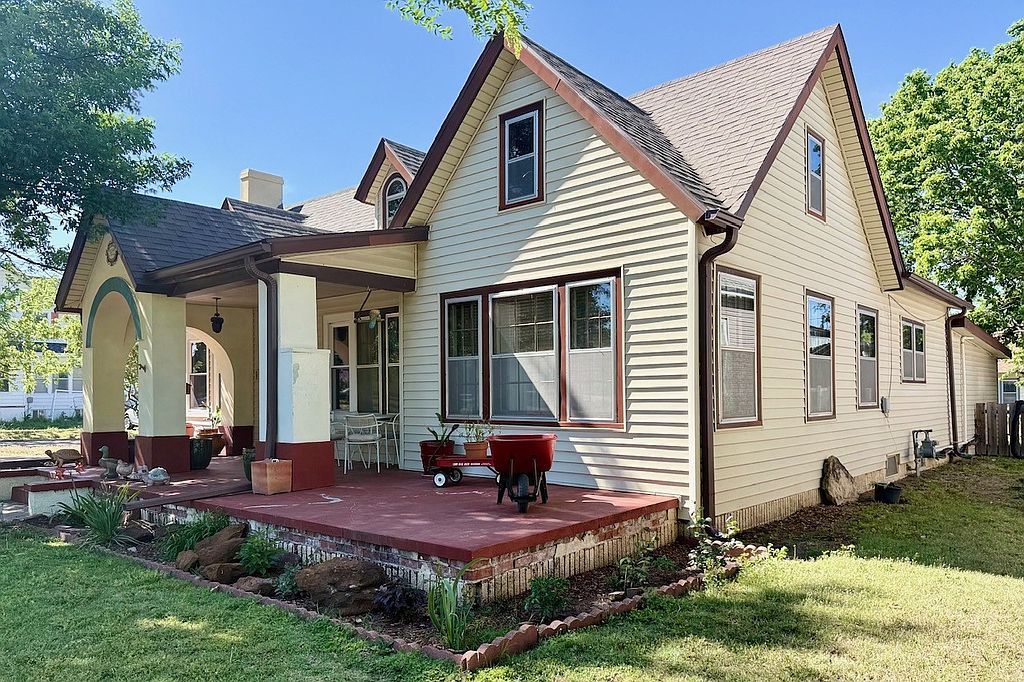 2622 16th St - Property Image