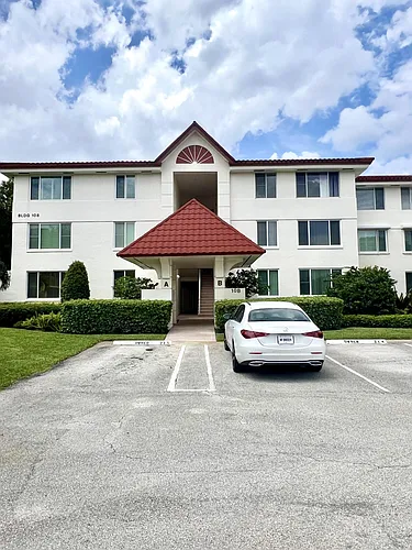 108 Half Moon Cir #B3 Photo 1