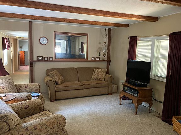 5th image of 301 Arrowwood Dr