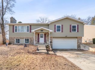 220 N Rosedale Ave, Aurora, IL 60506