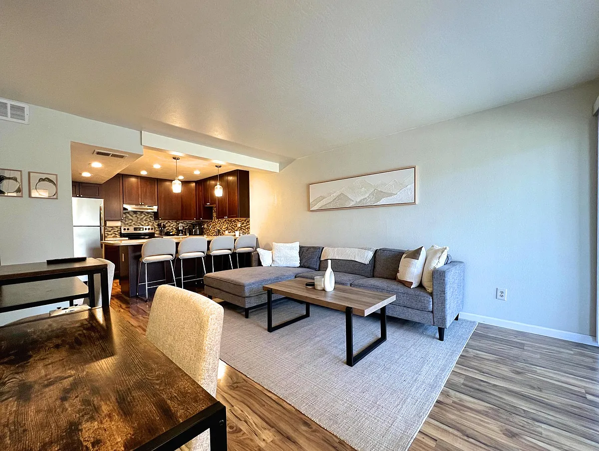 Building Photo - 2555 Clear Acre Ln #10