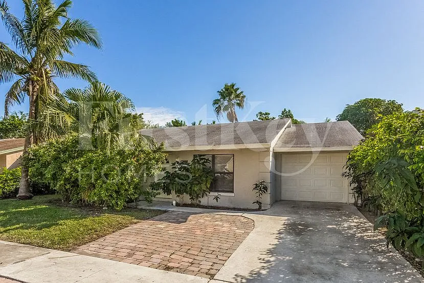 3 bed, 2.0 bath, 1407 sqft, $2,770 — Photo 2