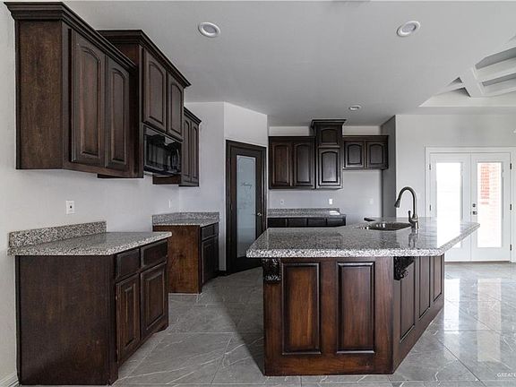 5th image of 2607 Sequoia St