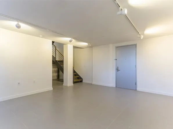 123 Parkside Avenue image 10 of 25