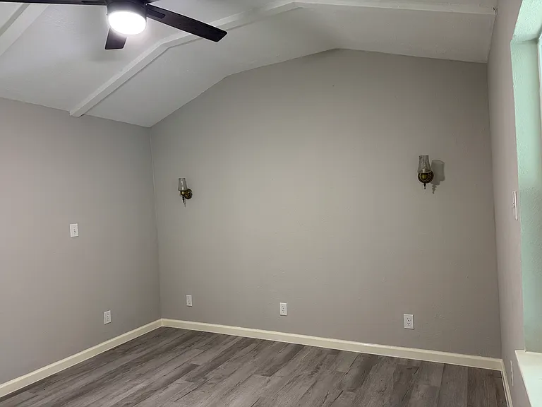 2214 Reever St — Photo 9