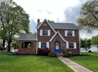 822 3rd St NW, New Philadelphia, OH
