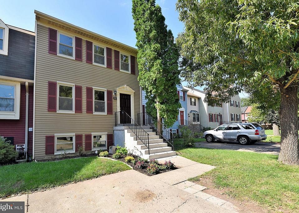 1st image of 947 Barton Oaks Pl