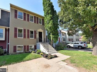 947 Barton Oaks Pl, Herndon, VA 20170
