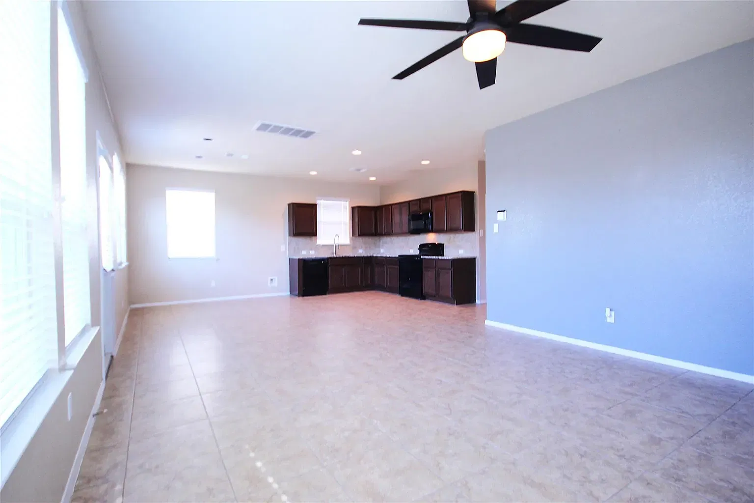 3 bed, 1584 sqft, $1,995 — Photo 4