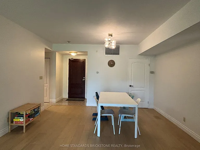 9 Greenbriar Rd #202 — Photo 16