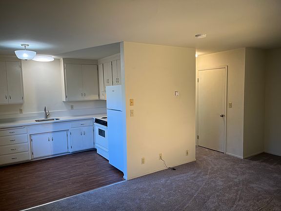 4th image of 551 Ortega Ave #15