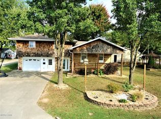 404 N Maple St, Christopher, IL 62822