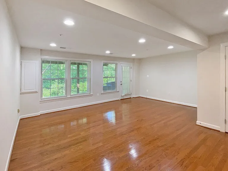 9706 Braidwood Ter — Photo 22