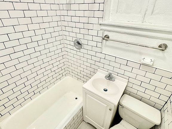 4th image of 305 E 109th St APT 9