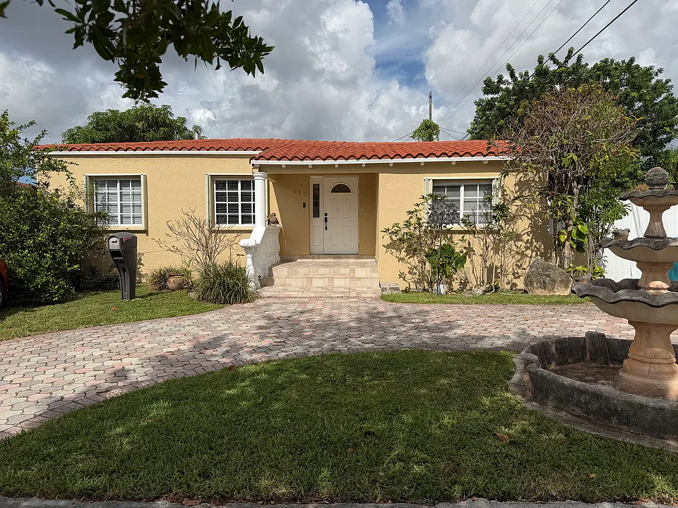 520 SW 56th Ave #1
