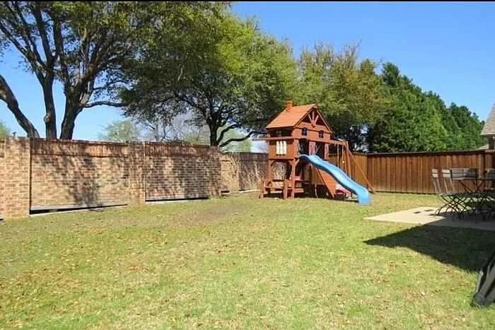 2902 Cedar Wood Dr — Photo 3