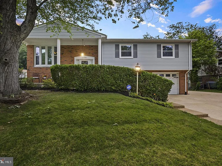 13501 Kelmont Ct — Photo 32