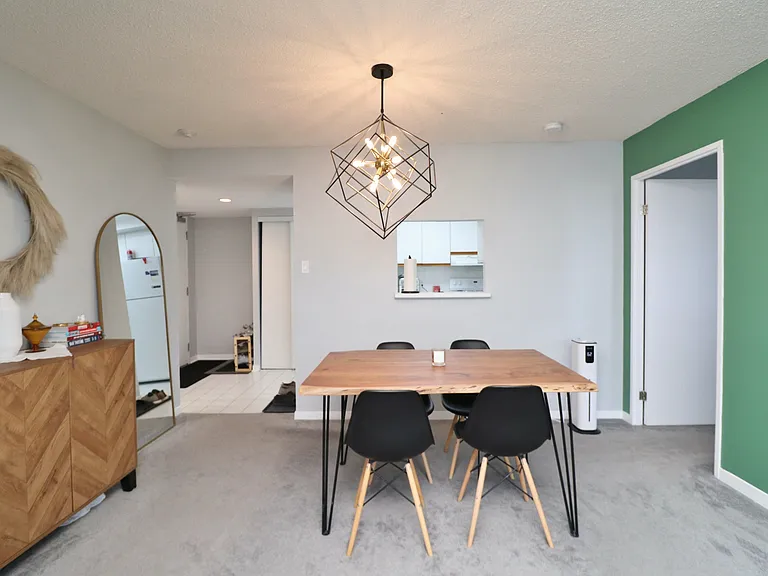 35 Holland Ave #302 — Photo 10