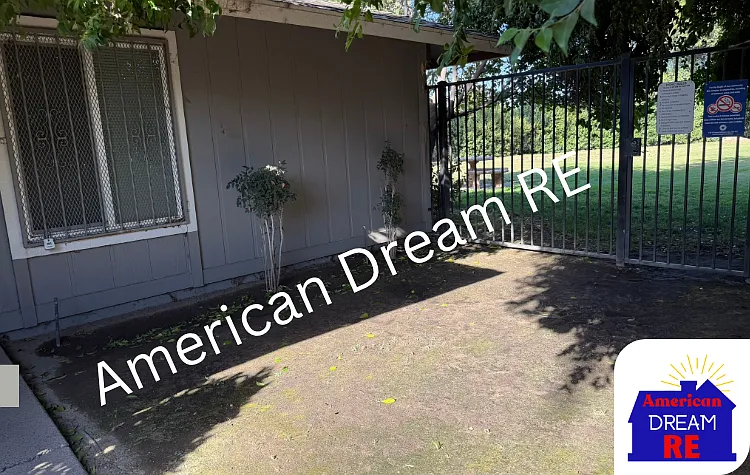 2 bed, 916 sqft, $1,550 — Photo 2