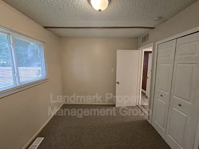 20083 Salem St — Photo 14