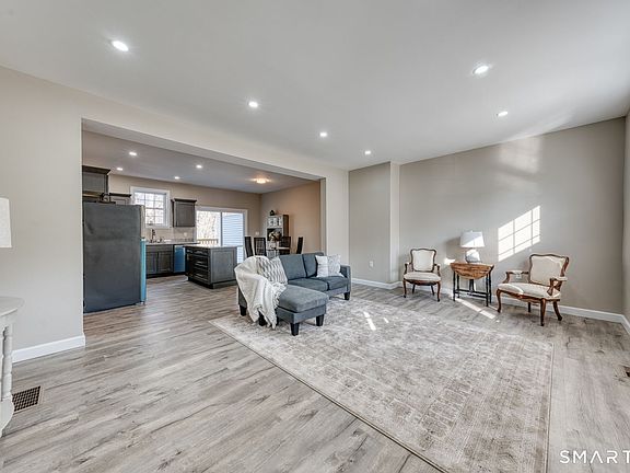 4th image of 205 Winding Hollow Road