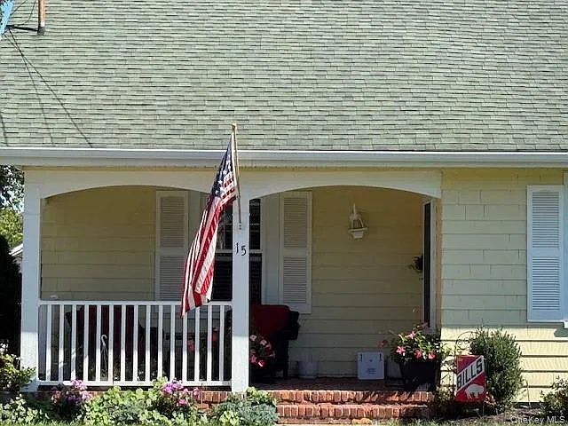 3 bed, 1.0 bath, 1522 sqft, $4,000 — Photo 2