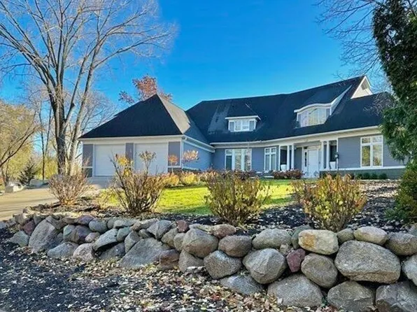 5760 Oakview Ln N, Plymouth, MN 55442