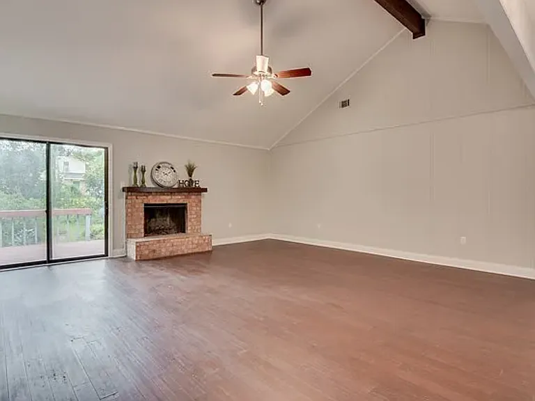 223 Ronstadt Dr — Photo 3