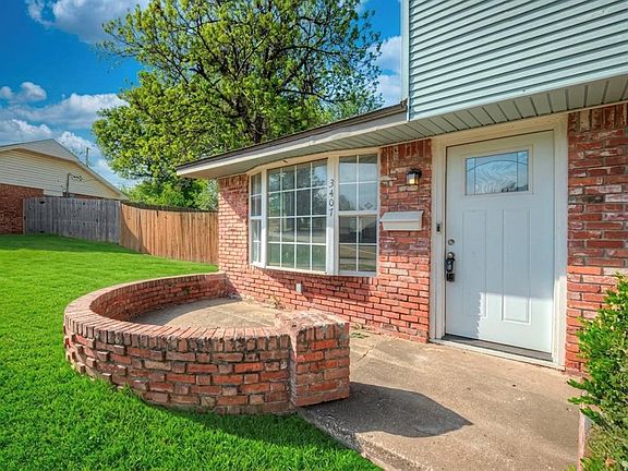 3rd image of 3407 Woodvale Dr