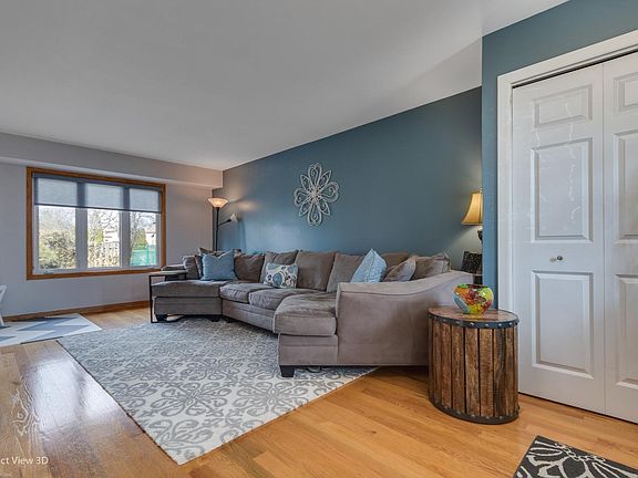 3rd image of 336 Somerset Dr