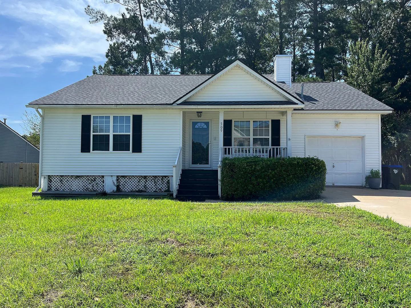 3Br 2Ba Close to Downtown Summerville — Photo 2