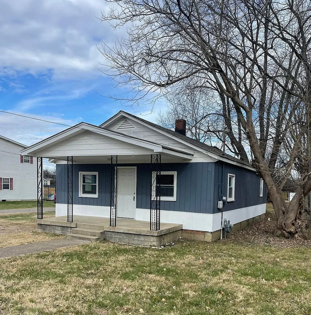 2 Bedroom/1 Bath Home with Detached Garage — Photo 1