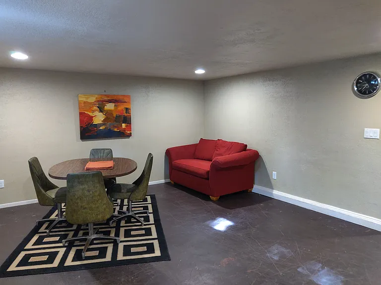1104 S Manor Dr — Photo 5